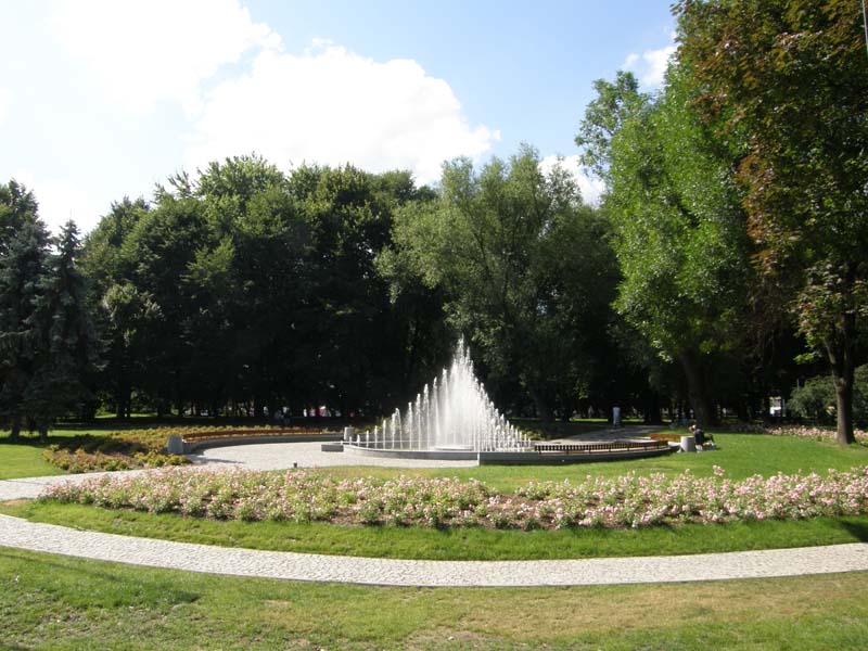 Fontanna okrągła w Parku Jedności Polonii z Macierzą